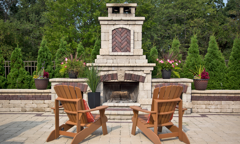 outdoor fireplace.1